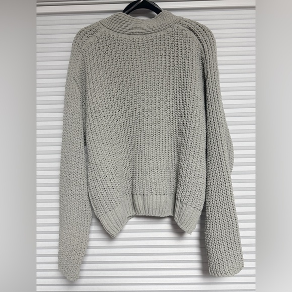 New POL Light Gray V-Neck Cardigan Oversized. - Picture 6 of 7